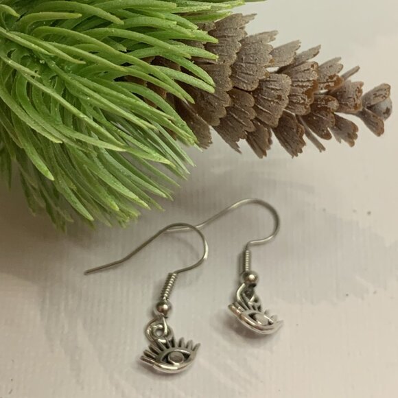 Evil Eye Earring, Wiccan Earring, Punk Goth Earring, Eye Earring, Gift Idea, Eye - Picture 8 of 8